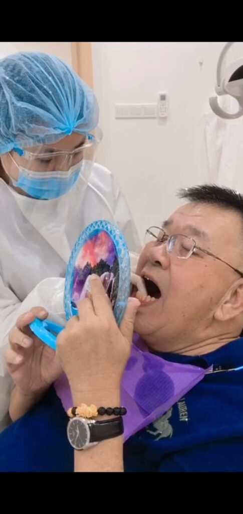 dr chun is explaining post operative instruction to pateint with mirror